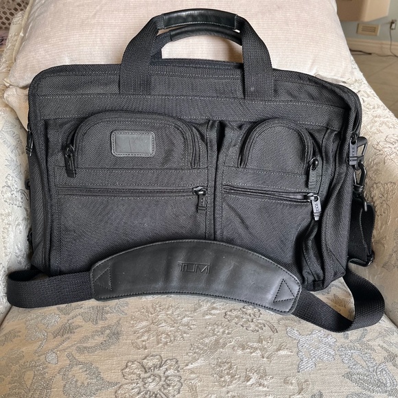 Tumi laptop bag - used like new! - Picture 1 of 2